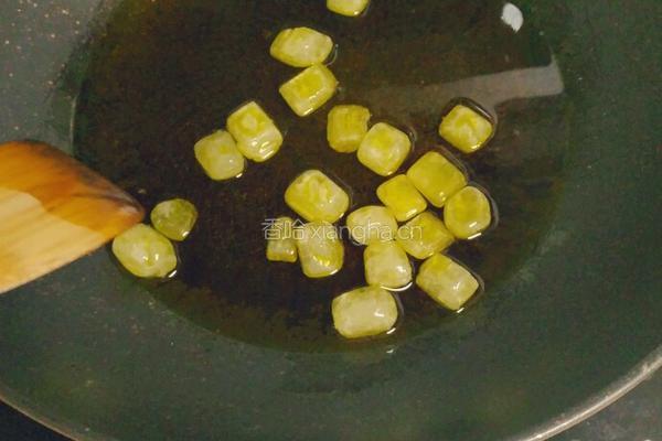 红烧黄豆炖猪蹄的做法图解6