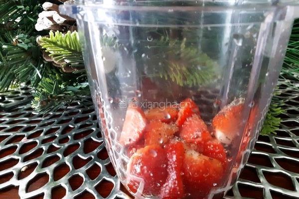 天然草莓沙拉酱的做法图解1