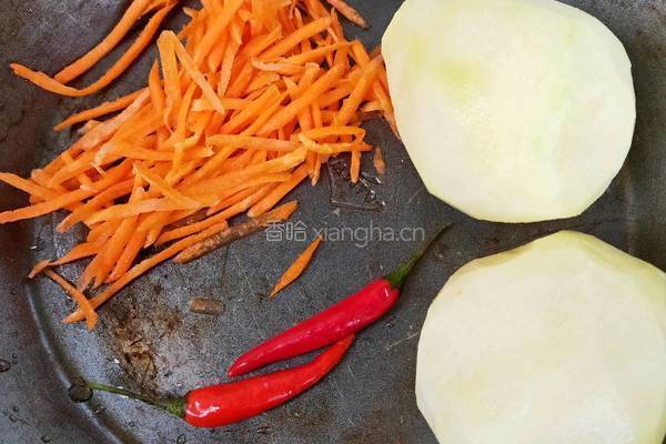 酸辣土豆丝的做法图解1