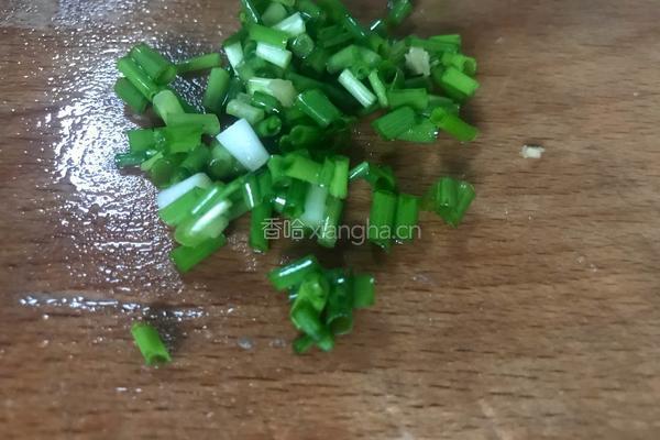 瓜子仁拌野芹菜梗的做法图解8