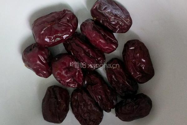 婴儿辅食之红枣红萝卜奶粉粥的做法图解4