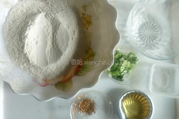 外焦里软葱油饼的做法图解1