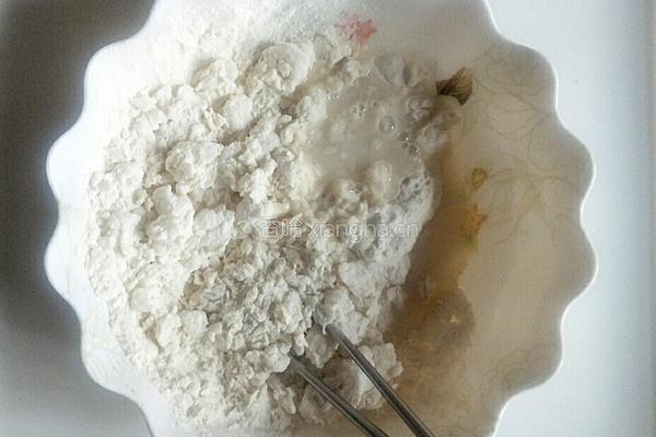 外焦里软葱油饼的做法图解2