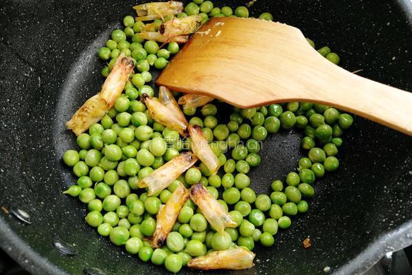 鲜虾滑蛋炒豌豆的做法图解10