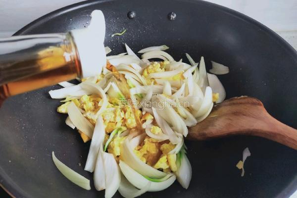 圆葱炒鸡蛋的做法图解7