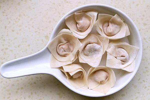 抱蛋花朵馄饨的做法图解6