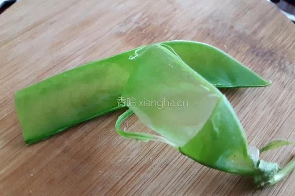 豌豆炒鸡蛋的做法图解1