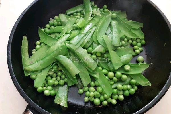 豌豆炒鸡蛋的做法图解5