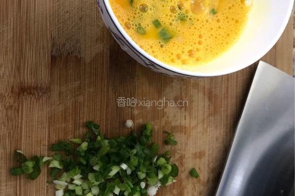 虾仁蛋炒饭的做法图解1
