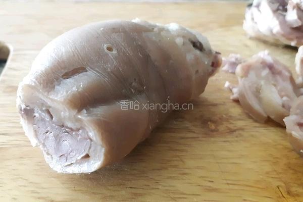小时候爸爸的蒸肘花的做法图解1