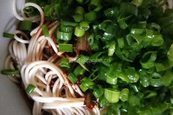 葱油拌面的做法图解4