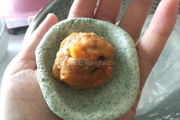 蛋黄肉松艾草青团的做法图解5