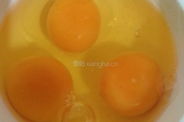 青椒炒鸡蛋的做法图解1