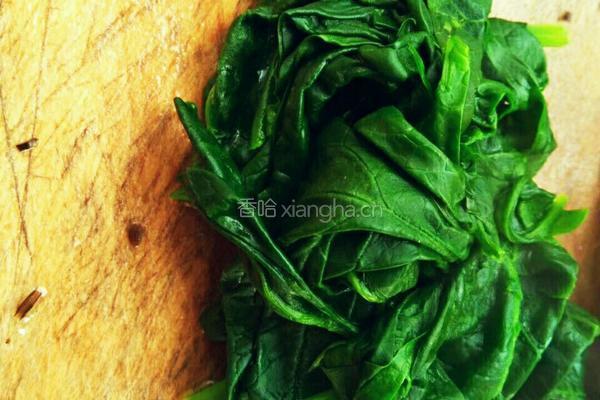 大虾菠菜蛋花汤的做法图解2