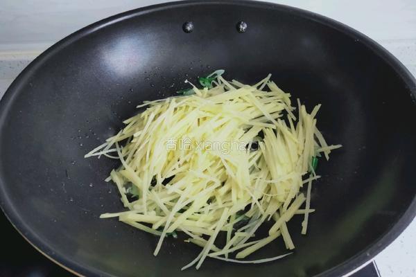 韭菜土豆丝的做法图解6