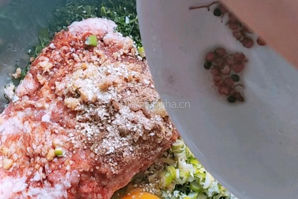 荠菜猪肉丸子的做法图解4