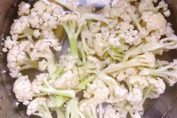 快手干煸菜花的做法图解1