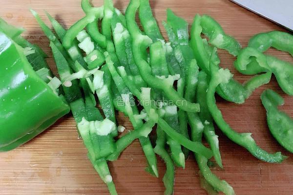 菜椒炒鸭肫的做法图解2