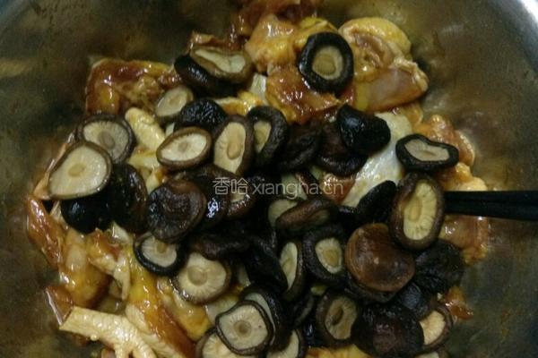 香菇蒸鸡的做法图解4