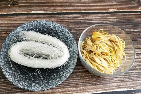 凉拌菠菜干豆皮的做法图解2
