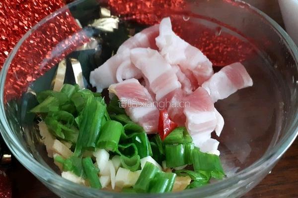 做出饭店一样味道的白菜炒木耳的做法图解2