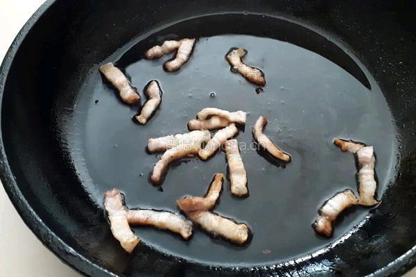 做出饭店一样味道的白菜炒木耳的做法图解3