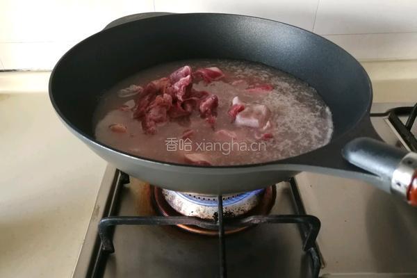 花椒牛肉萝卜汤的做法图解2