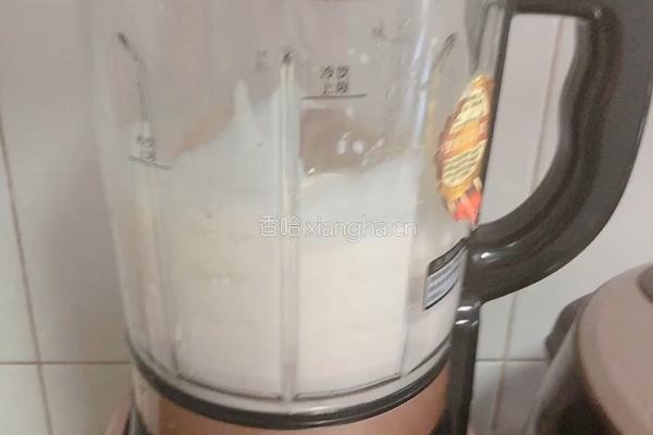 草莓黄桃酸奶奶昔（粉红佳人）的做法图解8