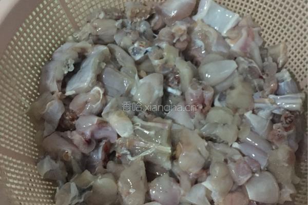 馋嘴牛蛙的做法图解1
