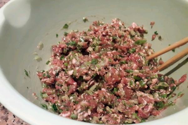 芹菜猪肉饺的做法图解4