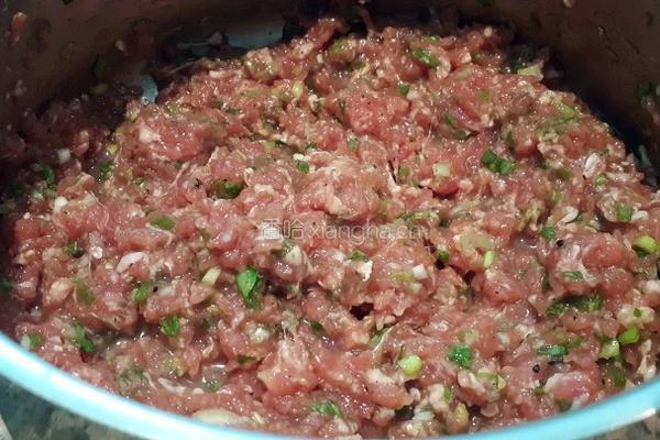 酸菜饺子的做法图解3