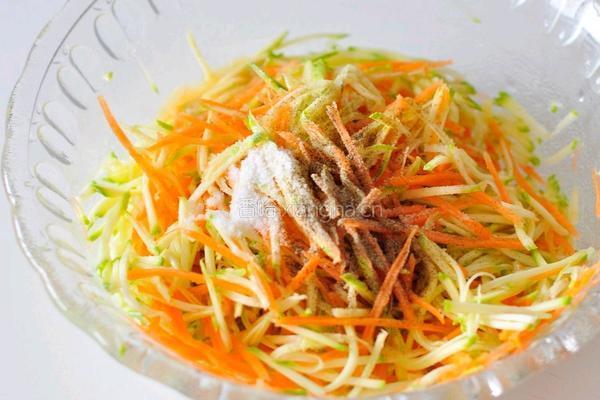 西葫芦夹心饼的做法图解2