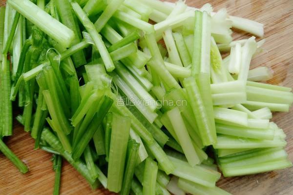 芹菜烧土豆的做法图解2