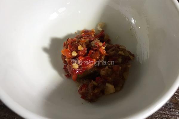 瓜子仁拌野芹菜梗的做法图解9