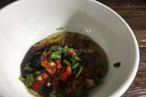 瓜子仁拌野芹菜梗的做法图解10