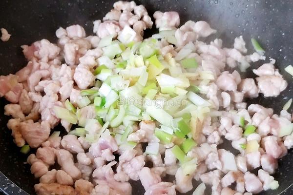 辣味榆钱炒肉的做法图解8