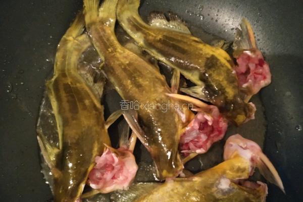 紫苏香煎黄骨鱼的做法图解3