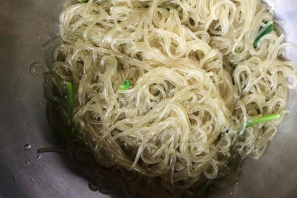 凉拌菠菜粉条的做法图解5