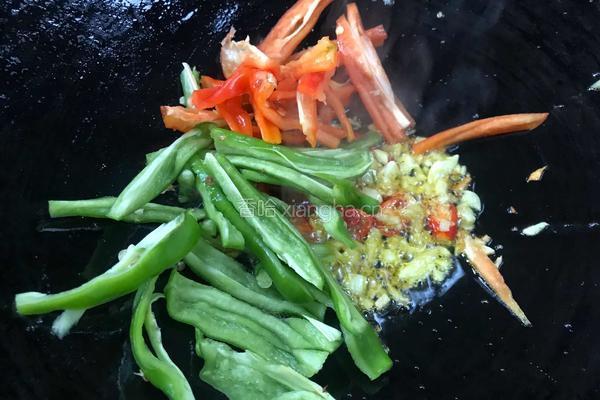 双椒炒野芹菜梗的做法图解11
