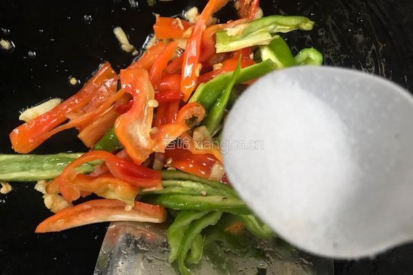 双椒炒野芹菜梗的做法图解12