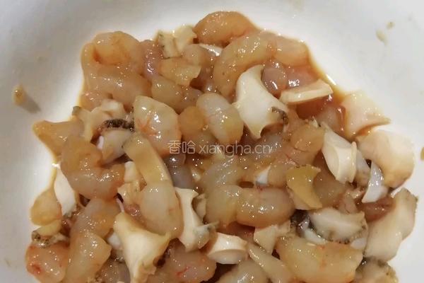 虾仁鲍鱼猪肉水饺的做法图解2