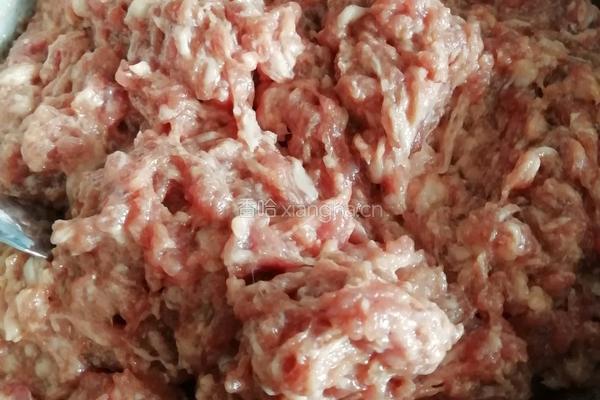 虾仁鲍鱼猪肉水饺的做法图解3