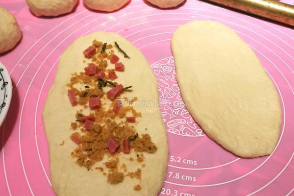 葱香芝士肉松火腿面包的做法图解3