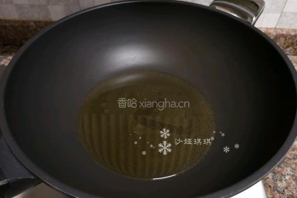 酸菜油豆腐烧肥肠的做法图解5