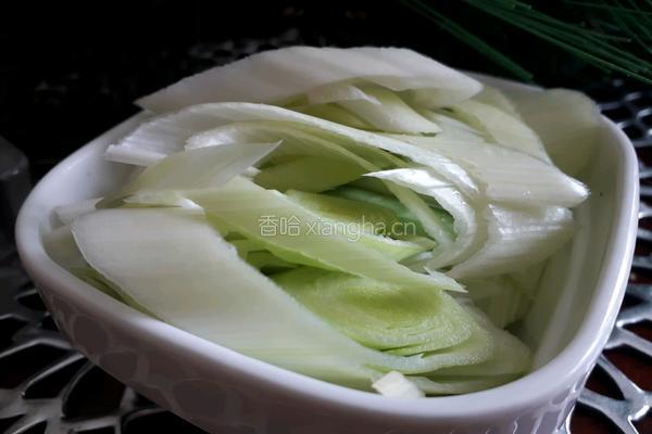 青蒜炒豆皮的做法图解1
