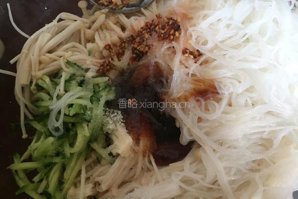 凉拌金针菇粉丝的做法图解4