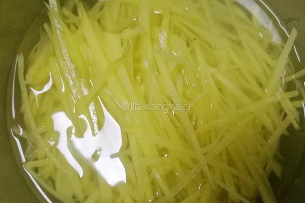凉拌土豆丝的做法图解1