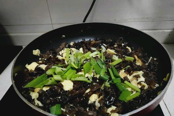 黑木耳炒鸡蛋的做法图解5