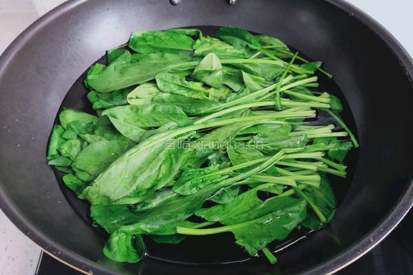 菠菜绿藻蛋花汤的做法图解2