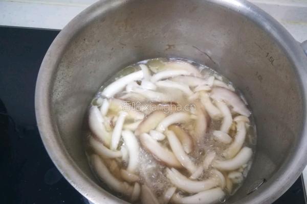 五分钟就能做好的菌菇汤 宝宝辅食营养食谱菜谱的做法图解3